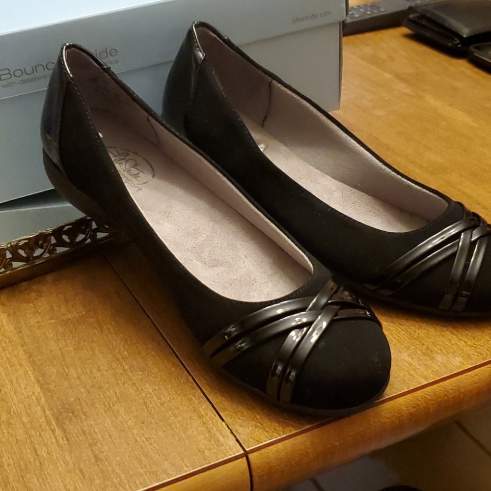 Life stride black microfiber flats